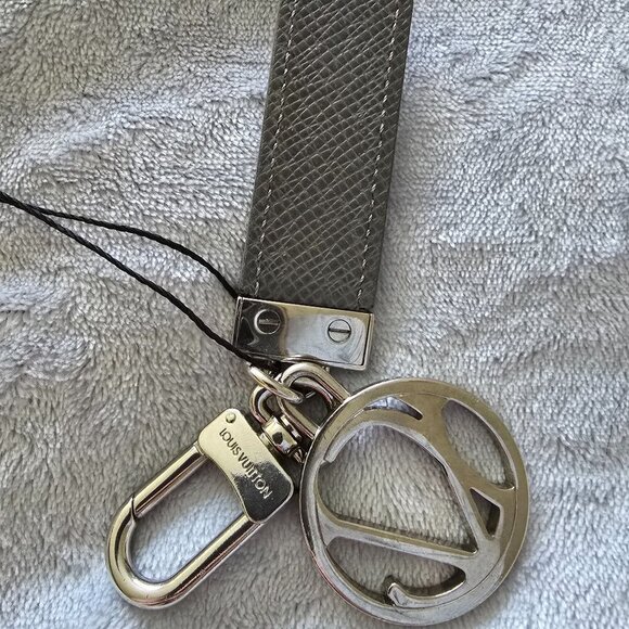 Louis Vuitton Grey Taiga Leather Silver Logo Keychain Bag Charm Pendant - Picture 5 of 5